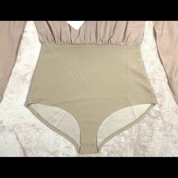 L’ATISTE by Amy Nude Sheer Keyhole Body Suit NWT - Picture 3 of 10